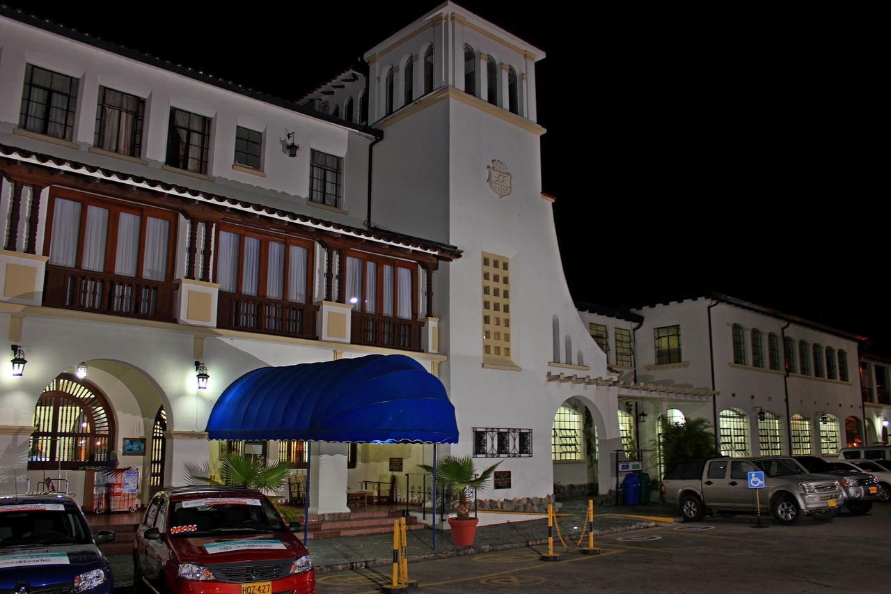 Hotel Guadalajara Buga Bagian luar foto